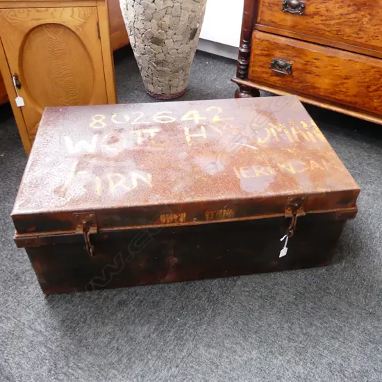 1960'S NZ MILITARY METAL TRUNK, SGT HJ HYNDMAN (SOME RUST)