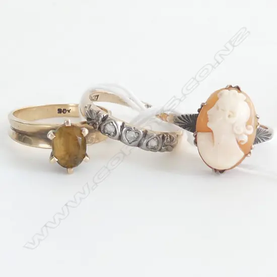 3 9ct GOLD RINGS: CAMEO + GEM SET 7.1gms