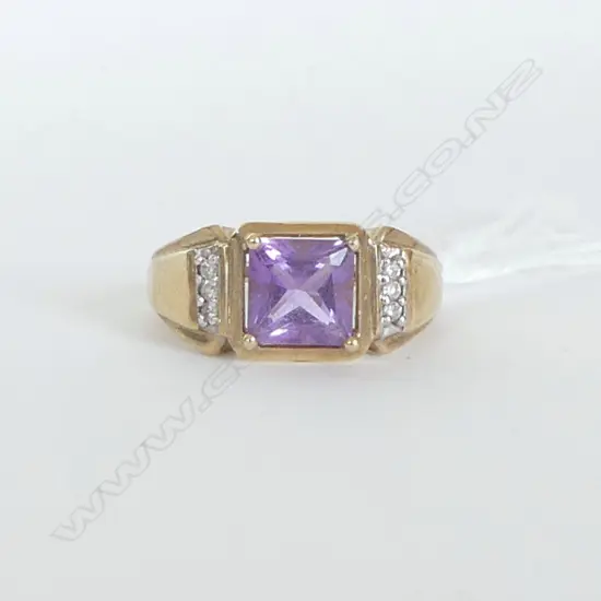 9ct RING w SQUARE CUT AMETHYST, 2.7gm, size O