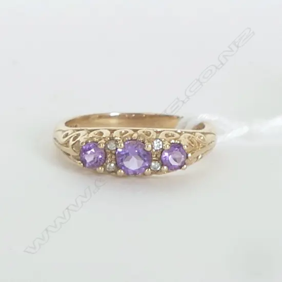 9ct AMETHYST & DIAMOND RING, 2.6gm, size N