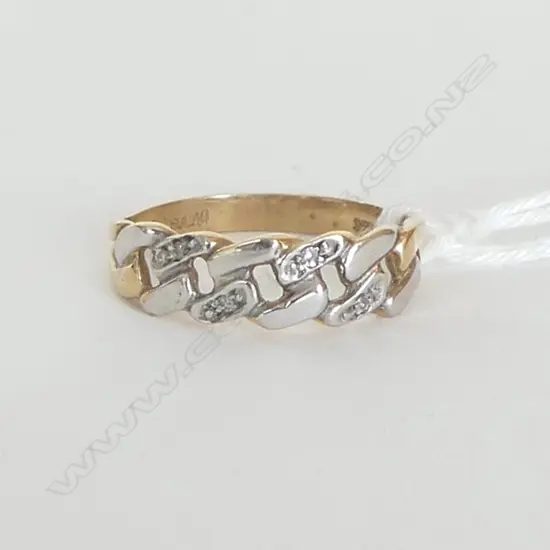 9ct BAND w DIAMOND CHIPS RING, 2.1gm, size N