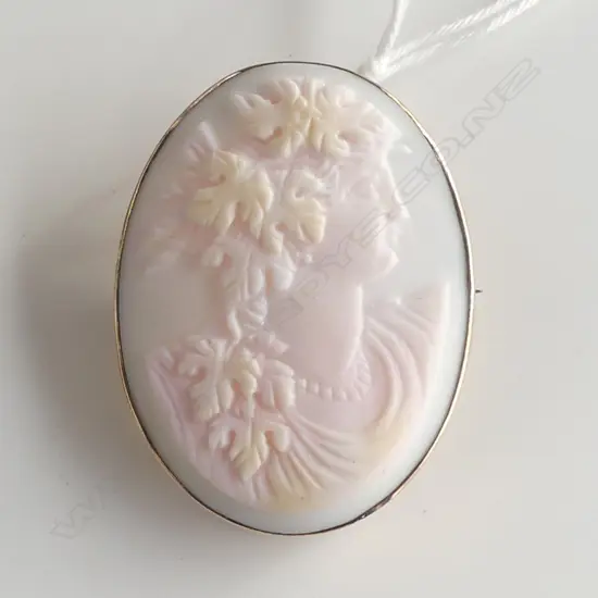 9CT CAMEO 40x30mm 8.8gms