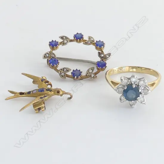 3 9ct GOLD JEWELLERY PCES; GEM SET RING + CIRCLE BROOCH + BIRD BROOCH some stone & bar missing 5.15gms