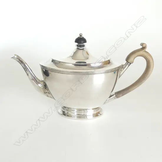 VICTORIAN SILVER BATCHELOR'S TEAPOT Georgian plain style London 1889. 328gms Oval. Crested w fox's head