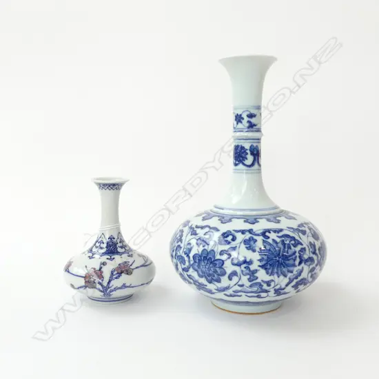2 ORIENTAL B/W VASES H.250 / 125mm