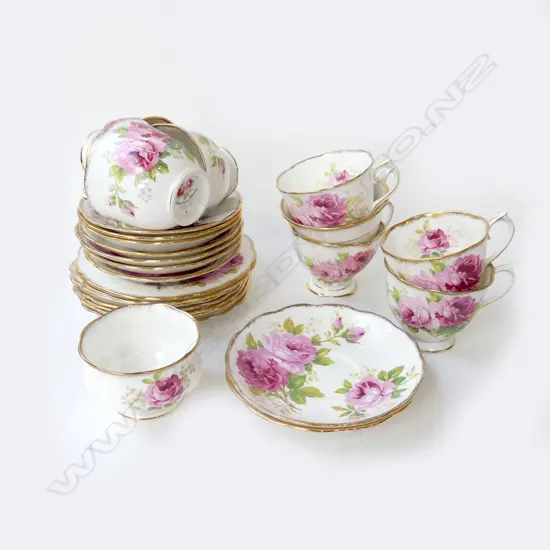 25 PCES ROYAL ALBERT AMERICAN BEAUTY; 8 CUPS, 9 SAUCERS, 7 SIDE PLATES, SUGAR