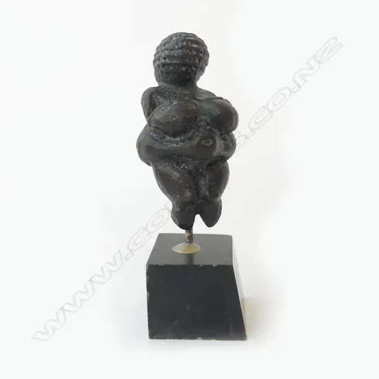 BRONZE MINIATURE VERSION ON STAND OF THE VENIUS OF WILLENDORF. H.140mm