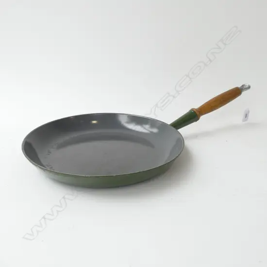 LE CRUSET #29 PAN 300mm dia