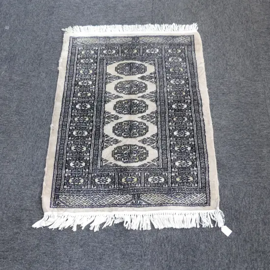 SMALL HAND KNOTTED WOOL PILE RUG 880x650mm