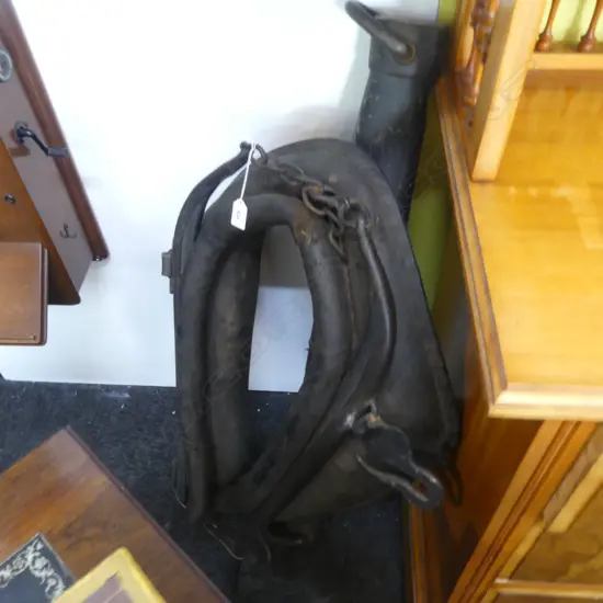 ANTIQUE HORSE COLLAR H.850mm HAMES & YOKE L.920mm