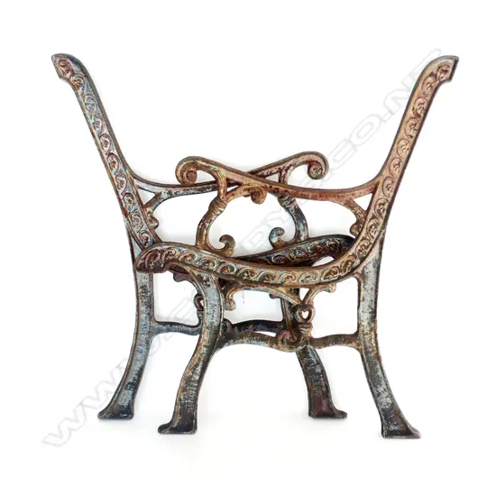 PR CAST IRON BENCH ENDS H.825mm