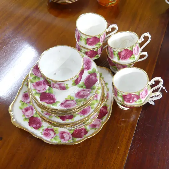 24 PCES ROYAL ALBERT OLD ENGLISH ROSES; 6 CUPS, 7 SAUCERS, 9 SIDE PLATES, SUGAR & PLATE