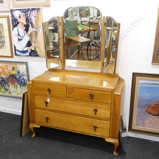 OAK DRESSING TABLE