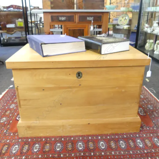 RIMU BLANKET BOX 785x500x500mm