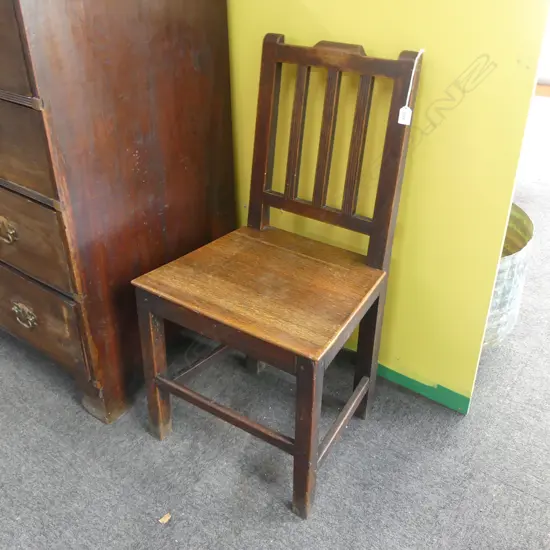 ANTIQUE OAK CHAIR
