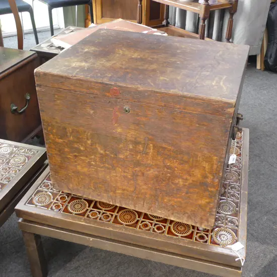 ANTIQUE OAK LIDDED BOX 555x450x470mm