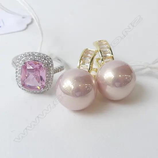 GIANT PEARL COSTUME EARRINGS & PINK STONE & DIAMANTE RING, SIZE S
