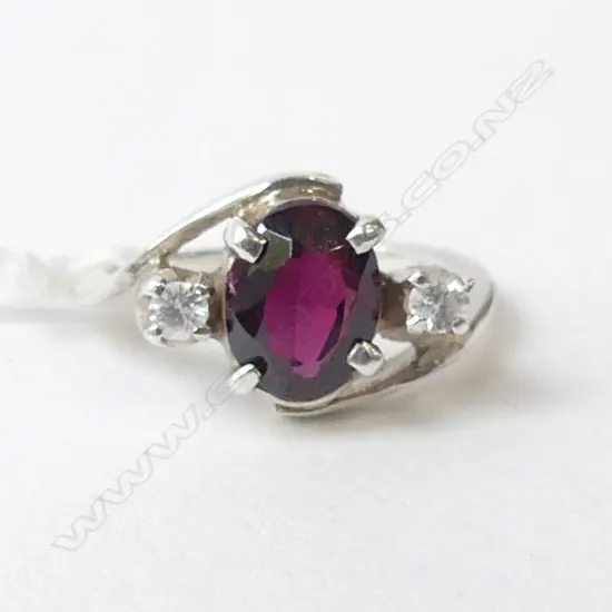 SILVER & RED STONE RING 2.0gms