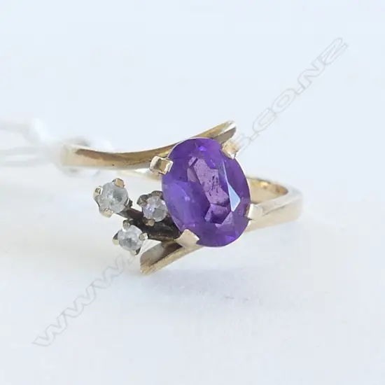 9ct GOLD &  AMETHYST GEM SET RING 3.2gms