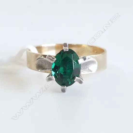 9CT SYNTHETIC GREEN GEM RING SIZE N 2.8gms