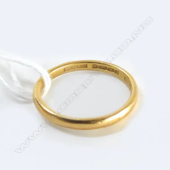 22CT EARLY 20thC YELLOW GOLD HALF HOOP BAND RING 3.5gms