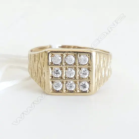 9CT CZ DRESS RING SIZE Q   2.8gms