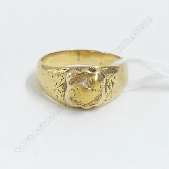 18CT / 22ct YELLOW GOLD NUGGET IN SHIELD SIGNET RING 9.6gms