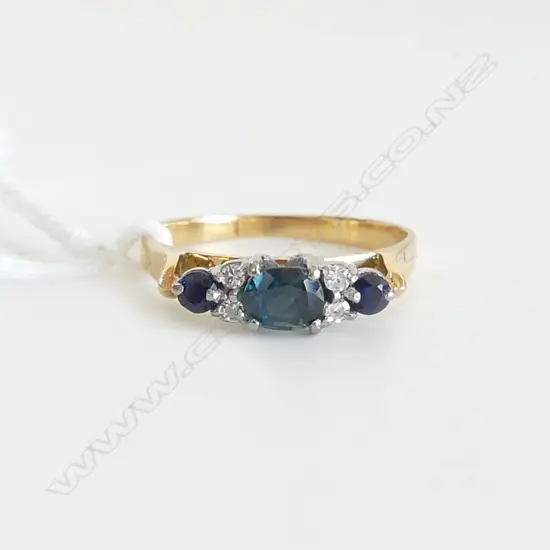 18CT SAPPHIRE & DIAMOND RING SIZE N 2.5gms