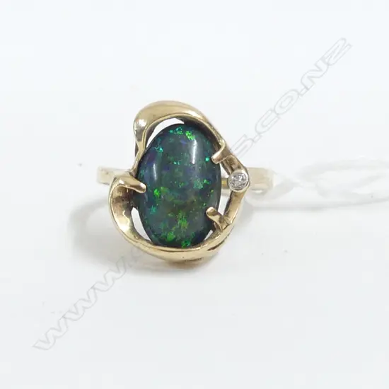 9ct GOLD HAND MADE RING LGE BLACK OPAL & DIAMOND 5gms