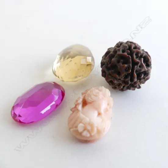 4 JEWELS: SHELL CAMEO CARVED PANEL + 2 FACETTED GEMS + NUT