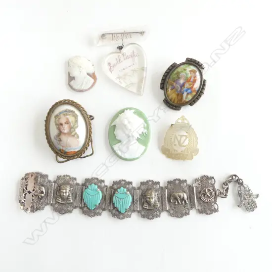 4 CAMEOS, EXOTIC BRACELET, MoP NZ ARMY BADGE, BROOCH 'MOTHER - SOUTH PACIFIC 1944-45'