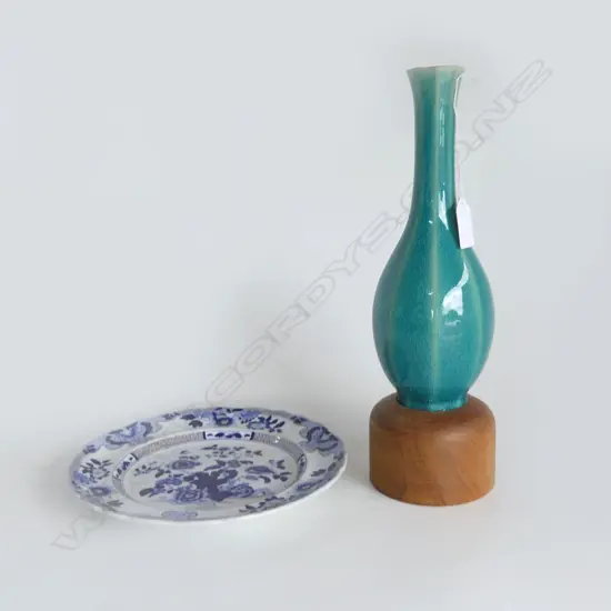 ANTIQUE IRONSTONE PLATE 220mm dia + CELADON VASE H.315mm