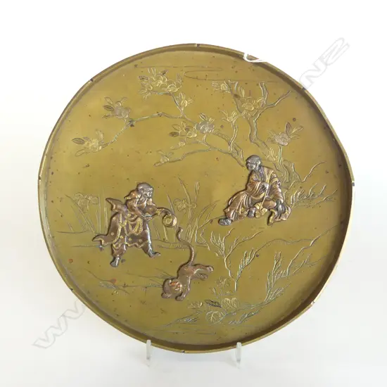 OLD MEIJI JAPANESE BRONZE/BRASS PLAQUE OVERLAYED W COLOURED METALS. LANDSCAPE W FIGURES & TIGER Dia.245mm