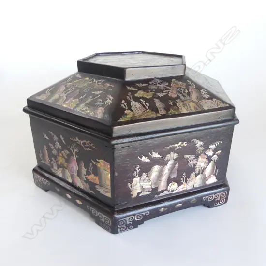 ORIENTAL OCTAGONAL MoP INLAID JEWELLERY BOX 270mm dia