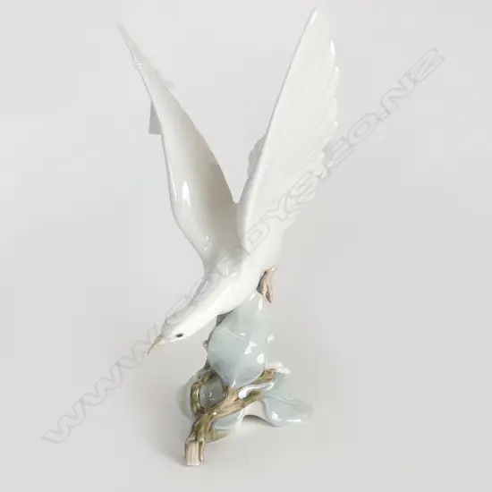 LLADRO TURTLE DOVE issued 1969 designed by Fulgencio Garcia. H.280mm