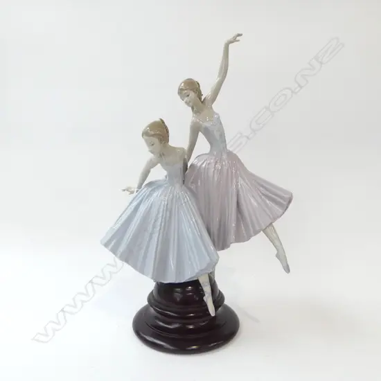 LLADRO DOUBLE FIGURE GROUP 2 BALLET DANCERS H480 ON WOOD BASE