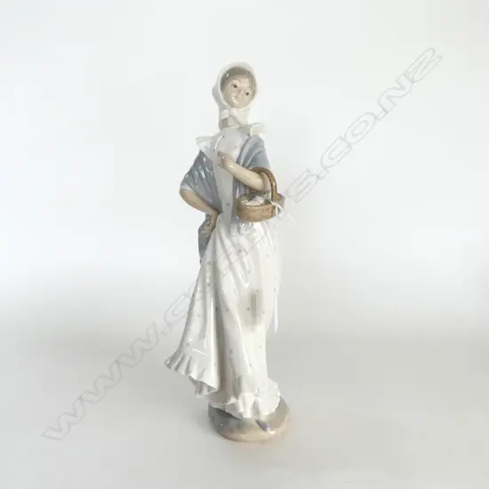 NAO FIGURINE GIRL HOLDING BASKET H335MM