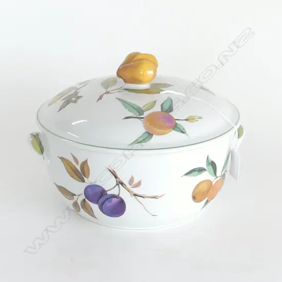 ROYAL WORCESTER EVESHAM VALE LIDDED TUREEN 220mm dia