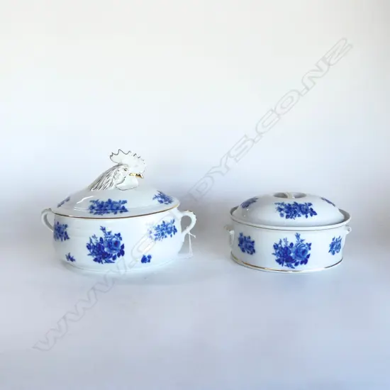 2 L. LOURIOUX LE FAUNE BLEU DE FOUR LIDDED CASSEROLES W.250, 320mm