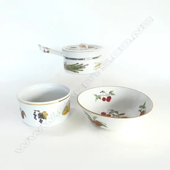 3 PCES ROYAL WORCESTER EVESHAM; BOWL 250mm dia, SOUFFLE DISH 185mm dia, LIDDED PAN