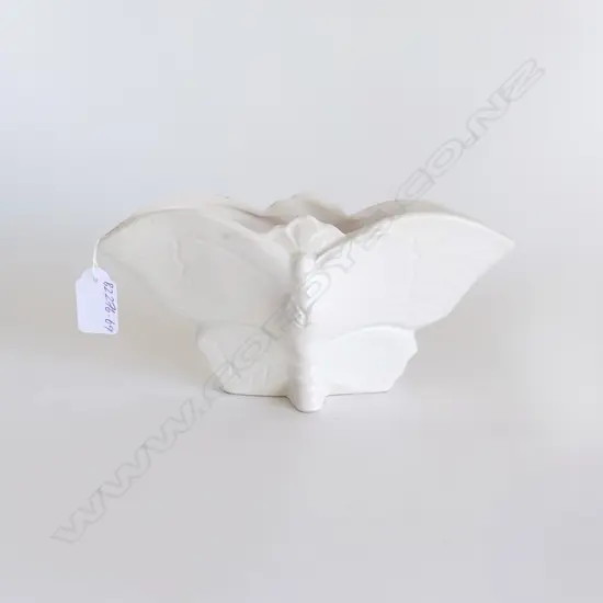 WHITE TITIAN STUDIOS 'BUTTERFLY' VASE 200 x 70 x 80mm