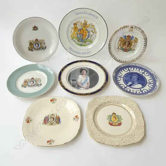 EIGHT QUEEN ELIZABETH II COMMEMORATIVE PLATES – 1953 CORONATION, 60TH BIRTHDAY, SILVER & GOLDEN JUBILEES ETC