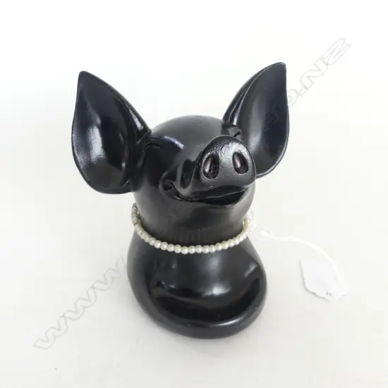 BLACK RESIN PIG w. PEARLS H.120mm