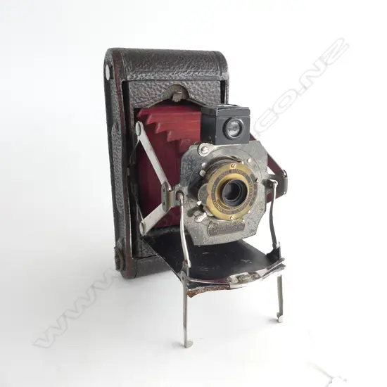 KODAK NO 1A CAMERA (1926-1932) RED BELLOWS ,SHUTTER WORKS, ORIGINAL CONDITION . L.200mm