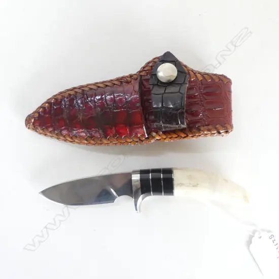 A CROCODILES TOOTH HANDLED LEATHER SHEATHED COLLECTORS KNIFE L165MM