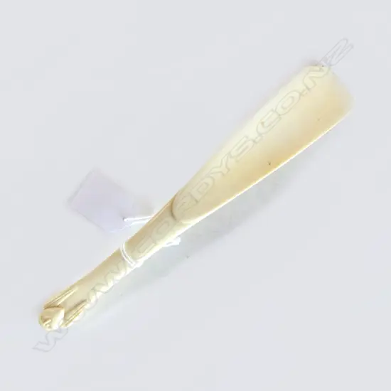 OLD IVORY PLAIN CARVED SHOE HORN