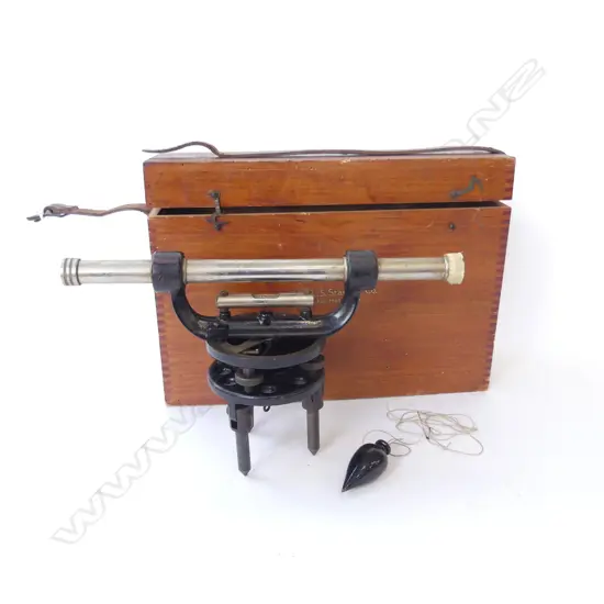 VINTAGE LEVELING INSTRUMENT, CASED (BORER)