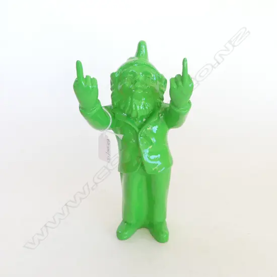 GREEN RESIN GNOME PULLING THE FINGERS H.240mm