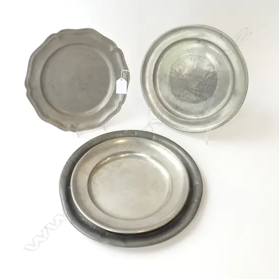FOUR PEWTER PLATES D.23CM-28CM