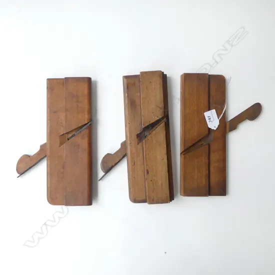 THREE ANTIQUE WOOD WORKING PLANES L.23CM